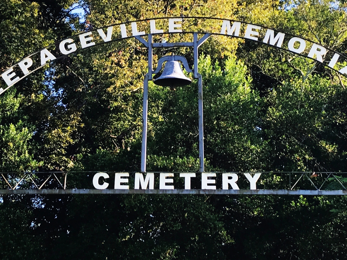 Hidden Savannah cemeteries